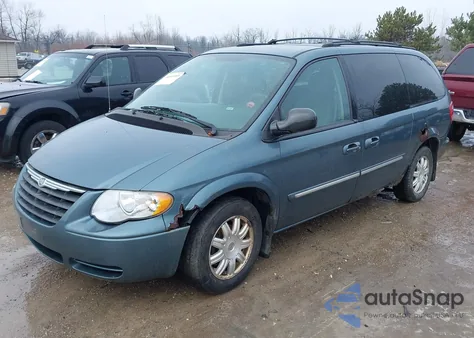 2005 Chrysler Town & Country Touring from USA, damaged, VIN 2C4GP54L45R600481